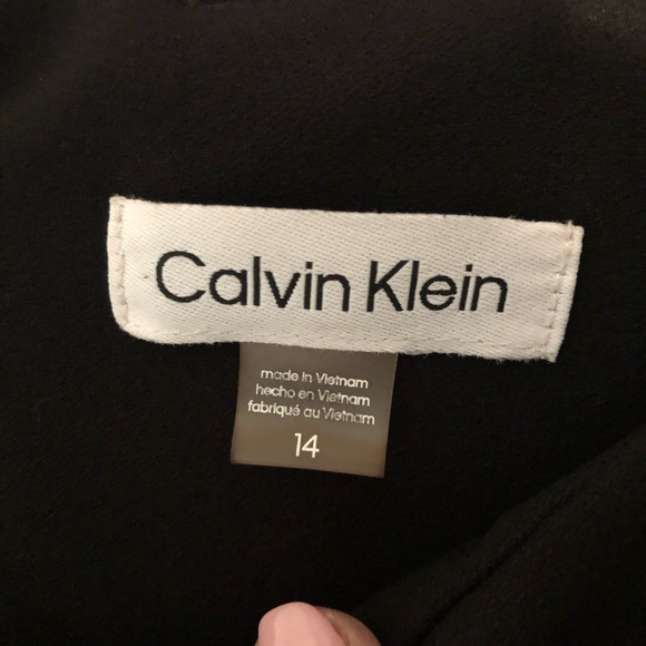 Sophisticated Calvin Klein little black dress - Picture 1 of 3